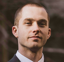 Thomas Whitfield, analista di trading e specialista del mercato crypto, in un ritratto