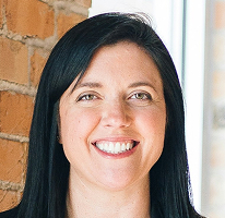 Sophie Hartwell, responsabile dell'assistenza clienti in un team di servizio, ritratto.